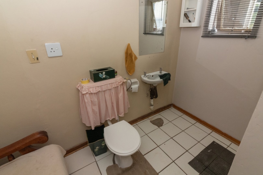 5 Bedroom Property for Sale in Jordania Free State